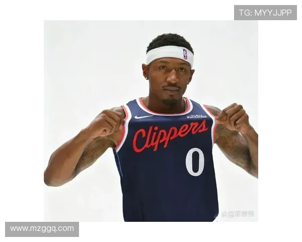 勇士与快船第五场激战回顾球员表现与战术分析全景呈现